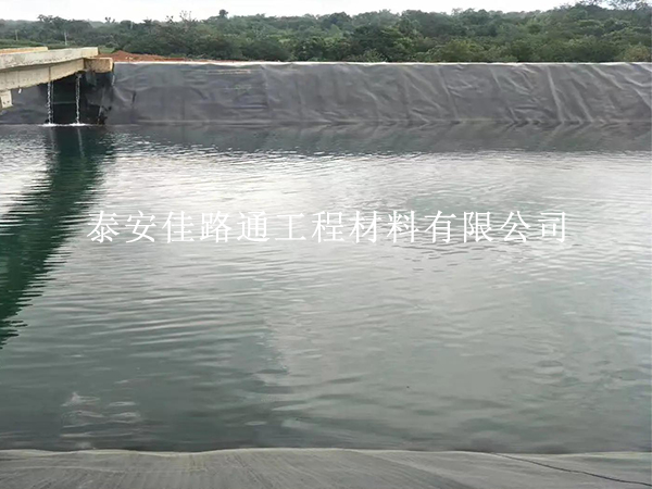 蓄水池防滲膜焊接怎么做到無(wú)縫？6 個(gè)技巧讓焊縫滴水不漏   